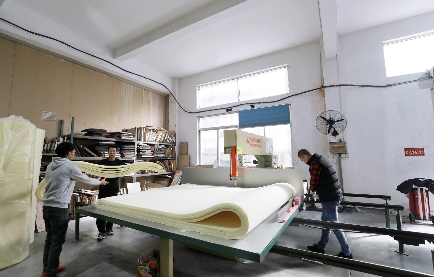 海綿內(nèi)襯的切割工藝是什么樣的？