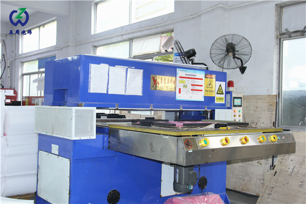 五周泡綿|產(chǎn)品打樣反復(fù)測量，只為客戶放心