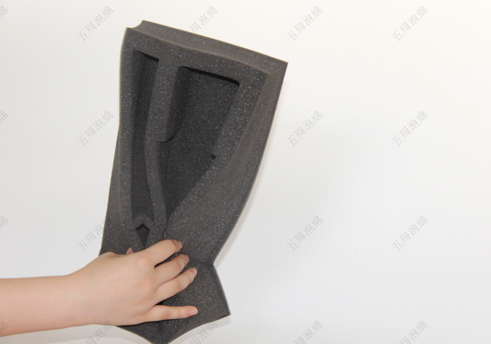 多分區(qū)海綿內(nèi)襯：長條設(shè)備的 “分類防護(hù)方案”