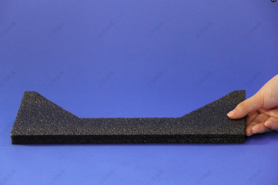 黑色導(dǎo)電珍珠棉護(hù)角：工業(yè)顯示屏的防靜電防護(hù)方案