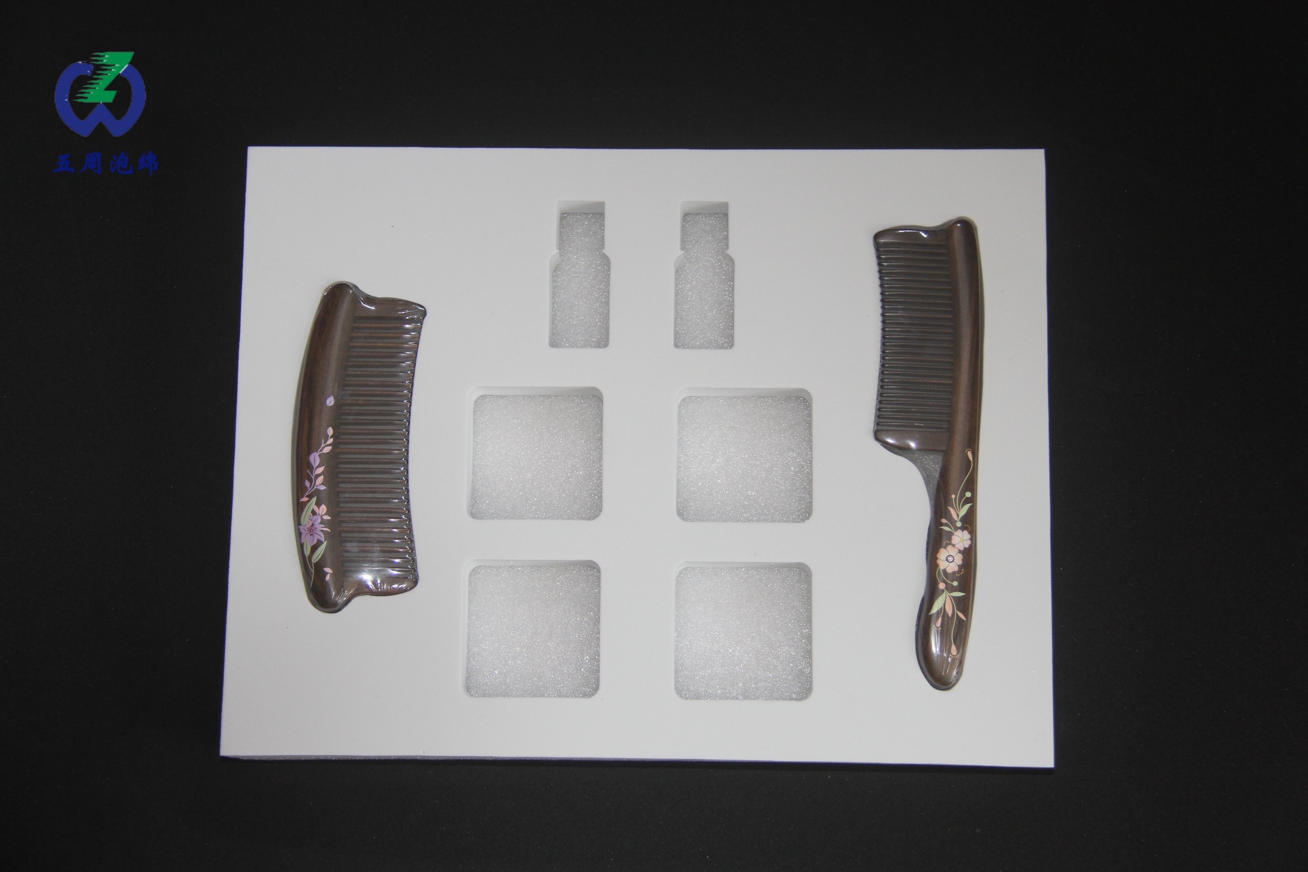 文創(chuàng)梳具禮盒 EVA 內(nèi)襯：防刮護(hù)彩與分區(qū)收納的輕奢方案